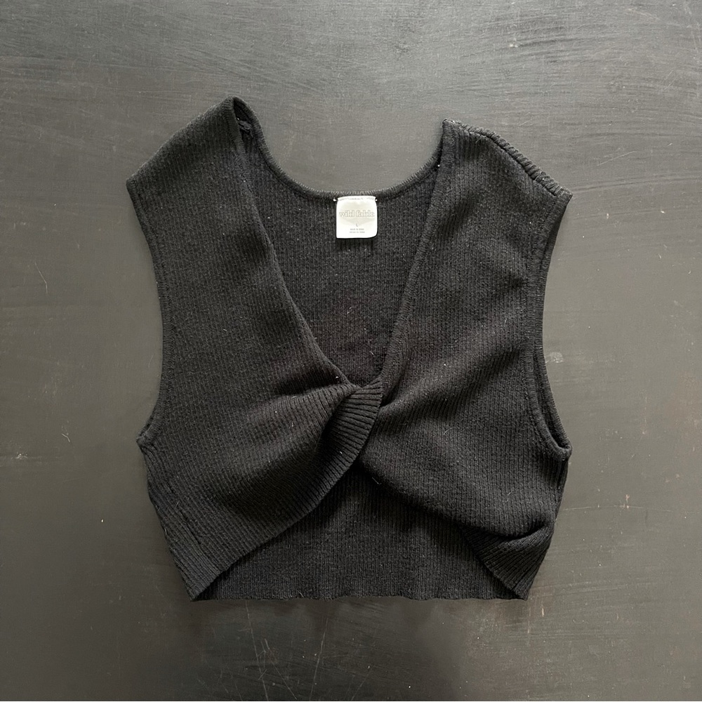 Wild fable twist crop top size L
